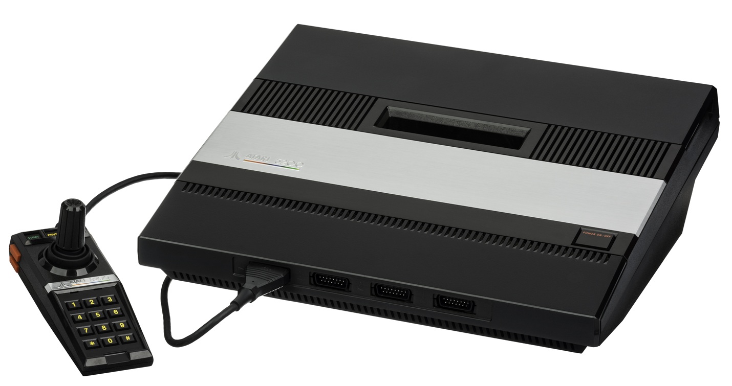 Photo of Atari 5200 (Credit: Evan Amos).