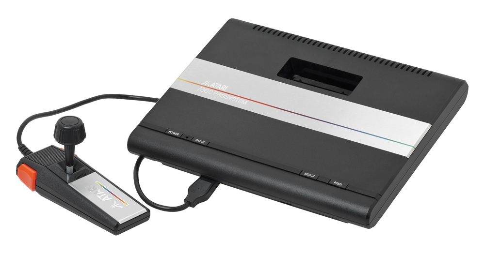 Photo of Atari 7800 (Credit: Evan Amos).