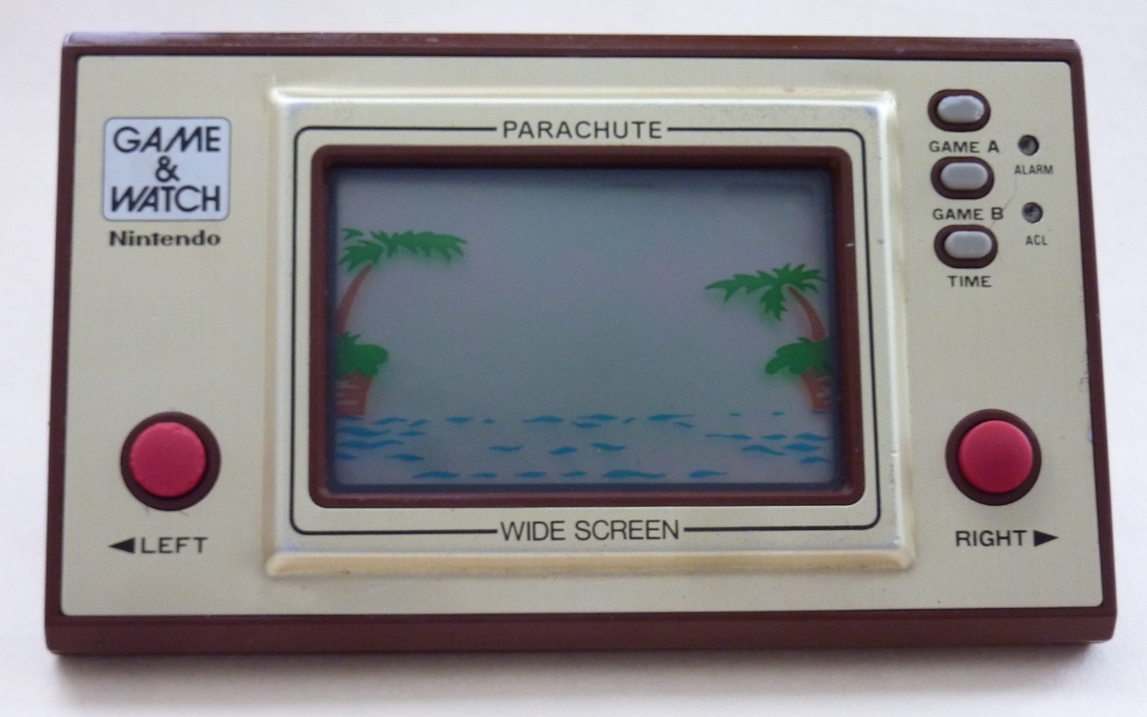 Photo of Nintendo Game & Watch Wide Screen (Credit: Orlando105).